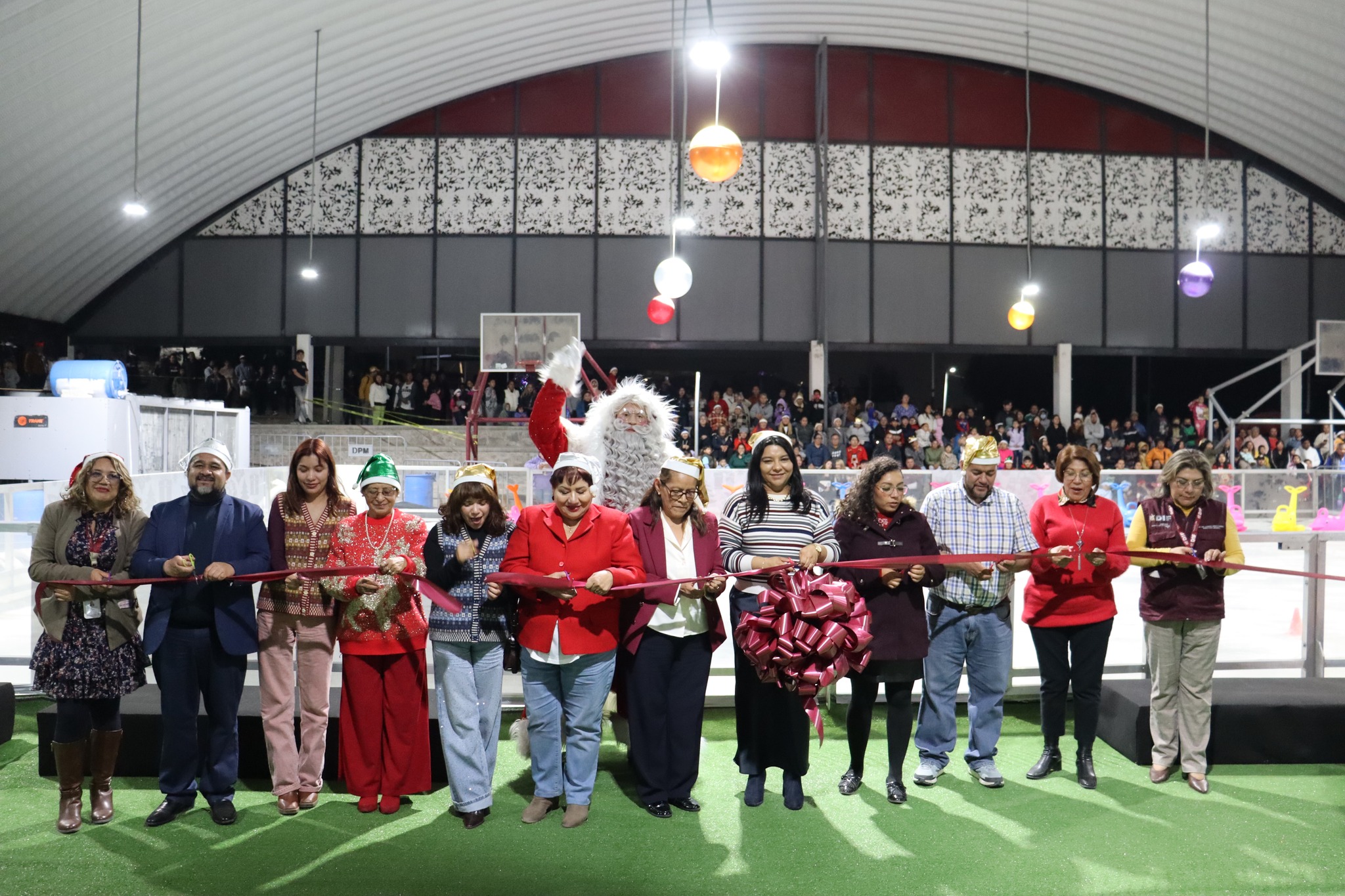 TULTITLÁN INAUGURA PISTAS DE HIELO PARA EL DISFRUTE DE LAS FAMILIAS